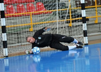 ISTANTANEE/Brumatti, un po’ portiere, un po’ goleador. E Verona gongola