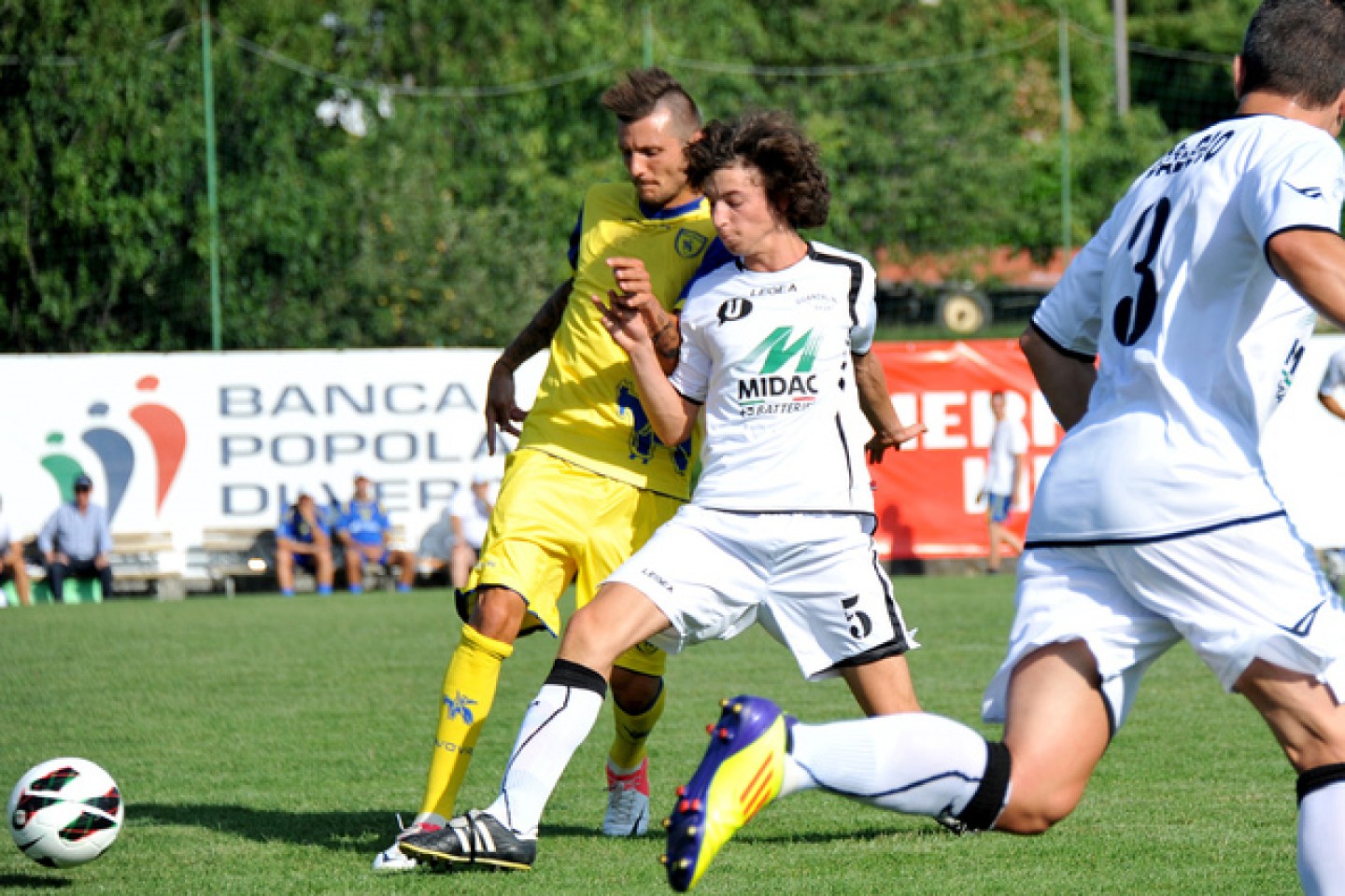 I Peroni e il pallone, passione senza confini. Quarantottomila chilometri per il calcio e non sentirli