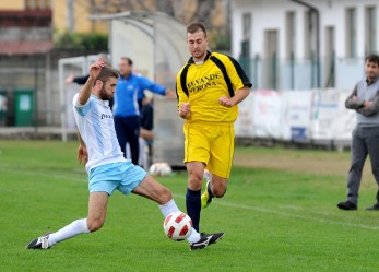 L’Isola Rizza scopre bomber Mantovani e alza l’asticella. L’attaccante: “Giochiamo per toglierci delle soddisfazioni. Play-off? Proviamoci”