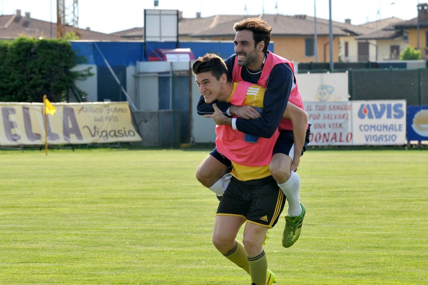 Oltre il campo: i risvolti sociali del calcio. Analisi di Daniele Reichenbach tra passato e presente, città e campagna